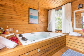 Casa com Banheira, Piscina e Quadra de Areia